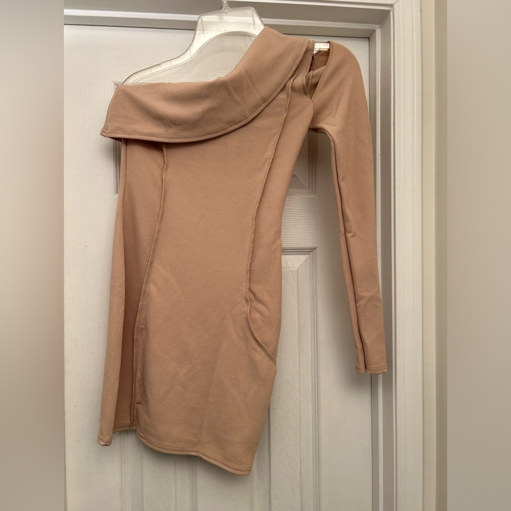 Pretty Little Thing Bodycon dress NWT